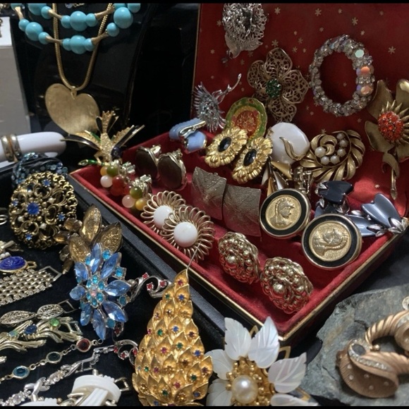 ⚜️ 5 LBs vintage mod retro gold & silver jewelry lot~ CURATED 2 YOUR STYLE ⚜️ - Picture 1 of 9